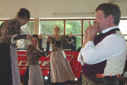FFest 2003: Ellinger l��t die M�dels Tanzen