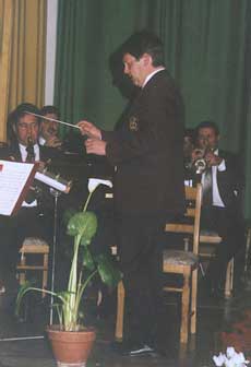 Ccilienkonzert 2001: Kapellmeister
			Ellinger in Aktion